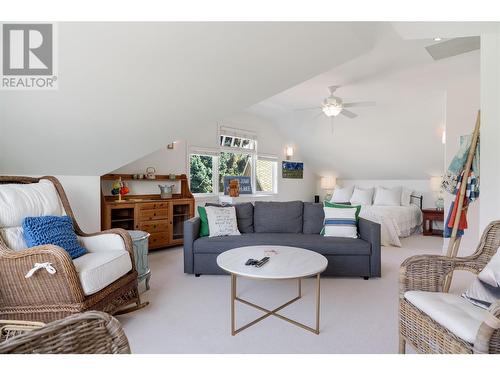 4397 Hobson Road, Kelowna, BC - Indoor Photo Showing Living Room