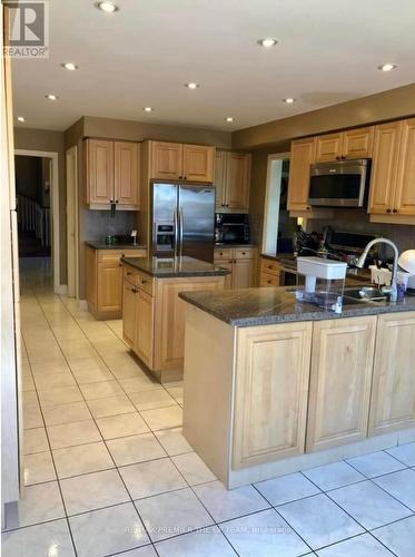 154 Flushing Avenue, Vaughan, ON - Indoor Photo Showing Kitchen With Double Sink