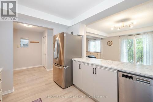 216 - 456 Janefield Avenue, Guelph, ON - Indoor Photo Showing Kitchen