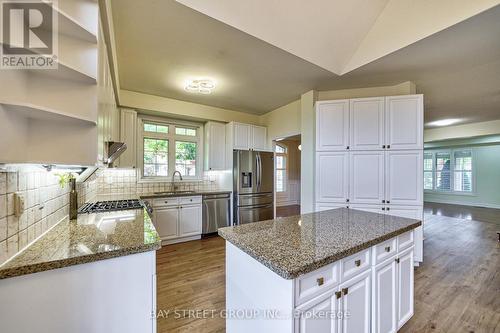 8 Aylesbury Gate, Markham (Berczy), ON - Indoor Photo Showing Kitchen