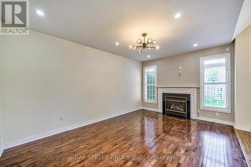 8 Aylesbury Gate, Markham (Berczy), ON - Indoor Photo Showing Living Room With Fireplace