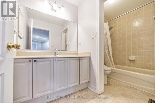 8 Aylesbury Gate, Markham (Berczy), ON - Indoor Photo Showing Bathroom