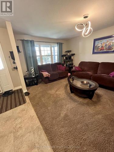 12 Henderson Court, Ingersoll, ON - Indoor Photo Showing Living Room