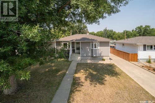 830 Vaughan Street W, Moose Jaw, SK - Outdoor