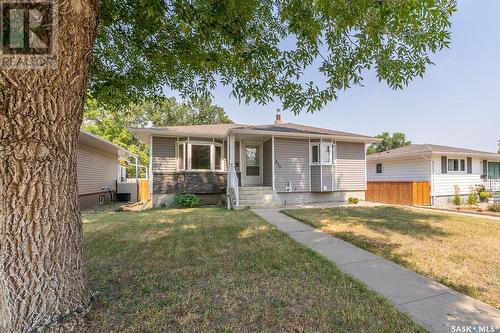 830 Vaughan Street W, Moose Jaw, SK - Outdoor With Facade