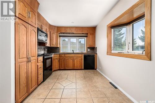 830 Vaughan Street W, Moose Jaw, SK - Indoor Photo Showing Kitchen