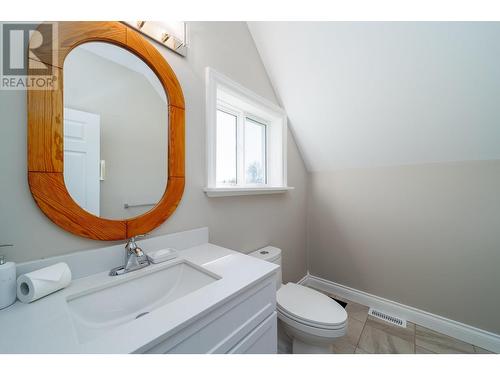 1577 Boone Court, Kelowna, BC - Indoor Photo Showing Bathroom