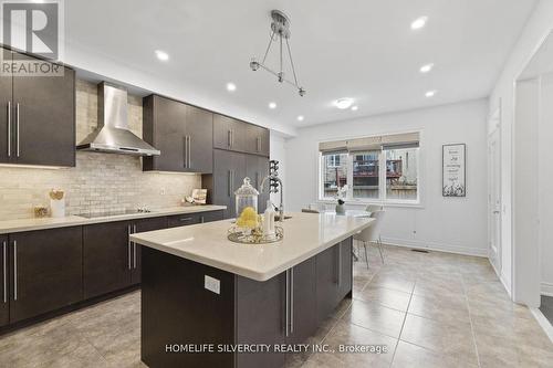 56 Fieldstone Ln Avenue, Caledon, ON - Indoor Photo Showing Kitchen With Upgraded Kitchen