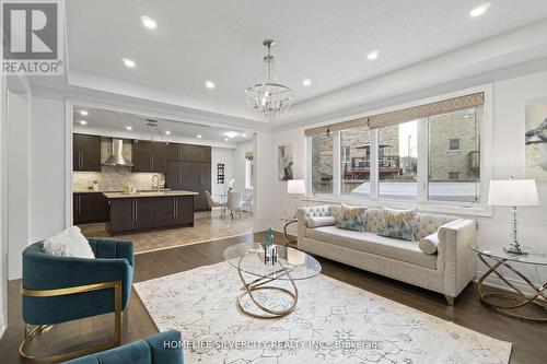 56 Fieldstone Ln Avenue, Caledon, ON - Indoor Photo Showing Living Room