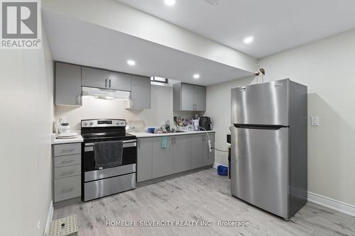 56 Fieldstone Ln Avenue, Caledon, ON - Indoor Photo Showing Kitchen