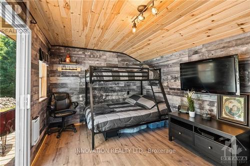 1161 Richmond Road, Central Frontenac (Frontenac Centre), ON - Indoor Photo Showing Bedroom