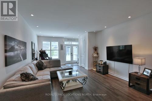 20 Bianca Crescent, Wasaga Beach, ON - Indoor Photo Showing Living Room