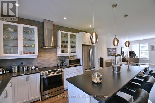 20 Bianca Crescent, Wasaga Beach, ON - Indoor Photo Showing Kitchen With Upgraded Kitchen