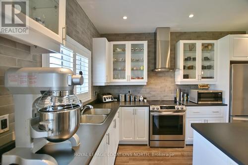 20 Bianca Crescent, Wasaga Beach, ON - Indoor Photo Showing Kitchen With Double Sink