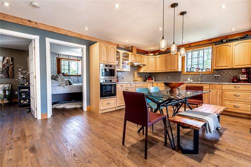 152 Kingsway Street, Welland, ON - Indoor Photo Showing Kitchen