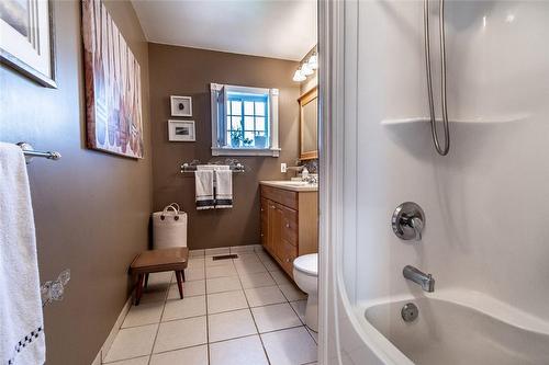 152 Kingsway Street, Welland, ON - Indoor Photo Showing Bathroom