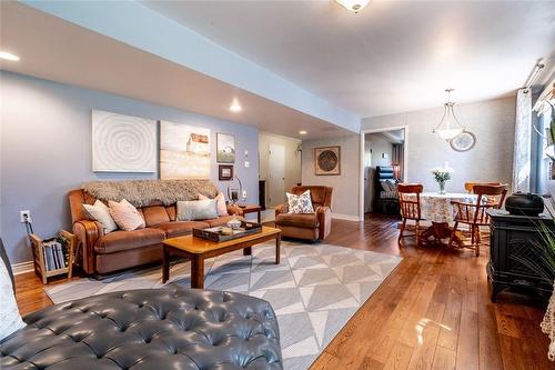 152 Kingsway Street, Welland, ON - Indoor Photo Showing Living Room