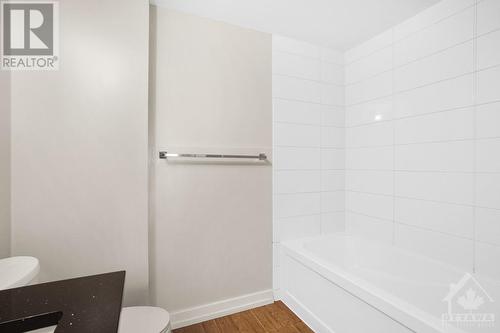 Bathroom - 40 Nepean Street Unit#403, Ottawa, ON 