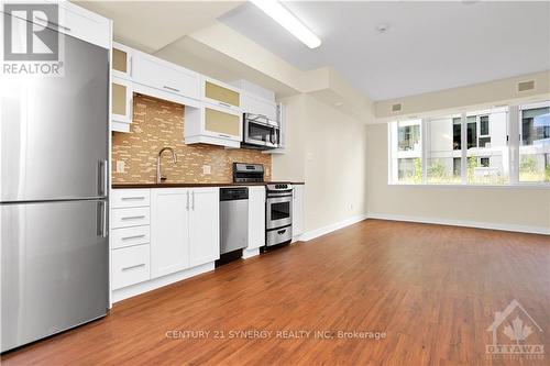 403 - 40 Nepean Street, Ottawa, ON - Indoor Photo Showing Kitchen