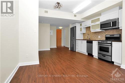 403 - 40 Nepean Street, Ottawa, ON - Indoor Photo Showing Kitchen