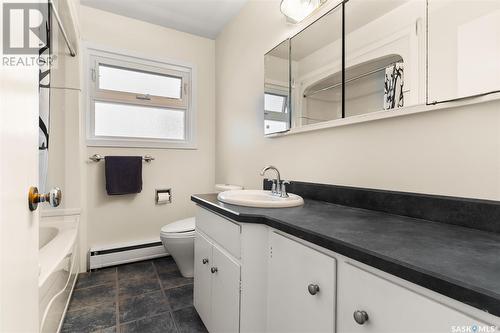 66 Patterson Drive, Regina, SK - Indoor Photo Showing Bathroom