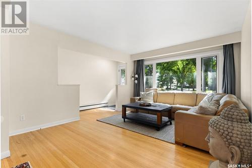 66 Patterson Drive, Regina, SK - Indoor Photo Showing Living Room