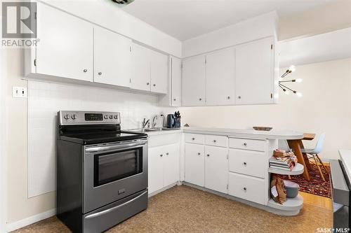 66 Patterson Drive, Regina, SK - Indoor Photo Showing Kitchen