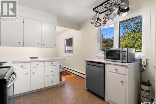 66 Patterson Drive, Regina, SK - Indoor Photo Showing Kitchen