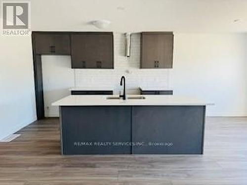 91 Queensbrook Crescent, Cambridge, ON - Indoor Photo Showing Kitchen