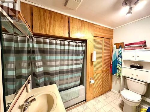 12 Woodland Drive, Whitehorse South, YT - Indoor Photo Showing Bathroom