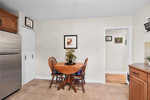 9127 Twenty Road, Glanbrook, ON - Indoor Photo Showing Dining Room