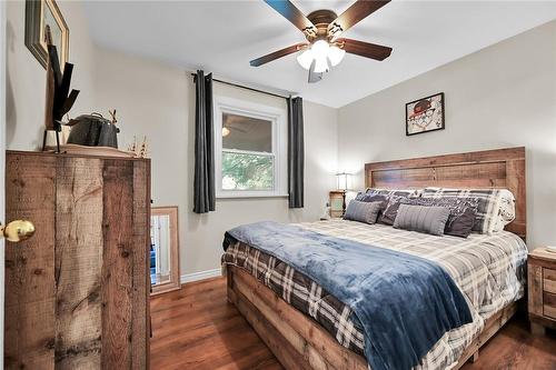 9127 Twenty Road, Glanbrook, ON - Indoor Photo Showing Bedroom