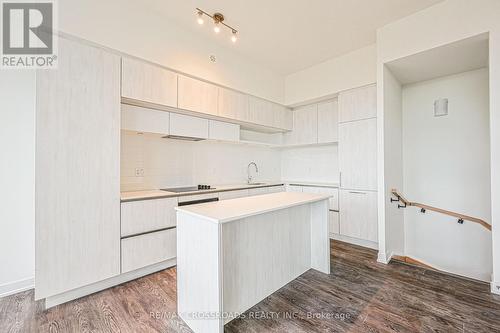 218 - 8 Steckley House Lane, Richmond Hill, ON - Indoor Photo Showing Kitchen