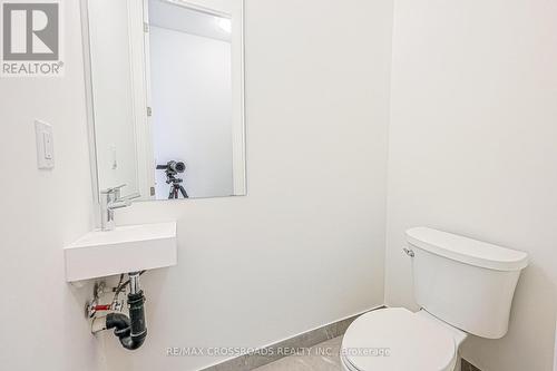 218 - 8 Steckley House Lane, Richmond Hill, ON - Indoor Photo Showing Bathroom