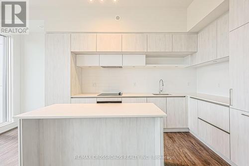 218 - 8 Steckley House Lane, Richmond Hill, ON - Indoor Photo Showing Kitchen With Upgraded Kitchen