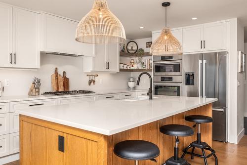 7463 Tronson Road, Vernon, BC - Indoor Photo Showing Kitchen With Upgraded Kitchen