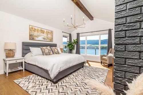 7463 Tronson Road, Vernon, BC - Indoor Photo Showing Bedroom