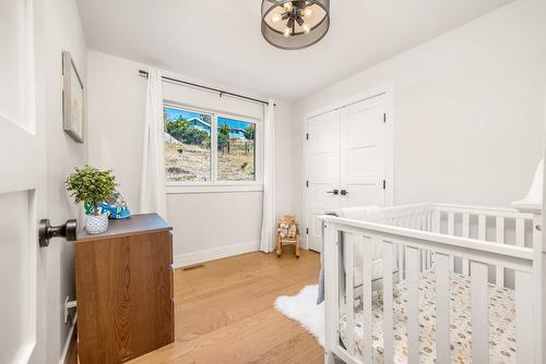 7463 Tronson Road, Vernon, BC - Indoor Photo Showing Bedroom