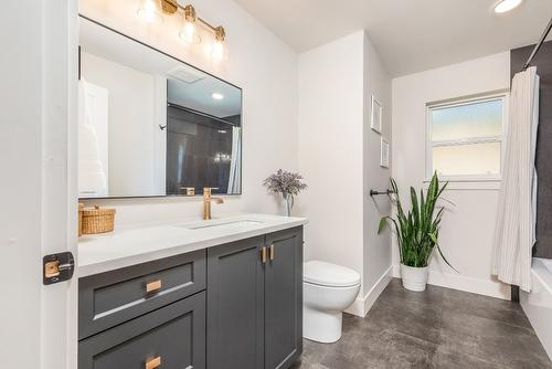 7463 Tronson Road, Vernon, BC - Indoor Photo Showing Bathroom