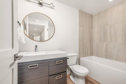 7463 Tronson Road, Vernon, BC - Indoor Photo Showing Bathroom