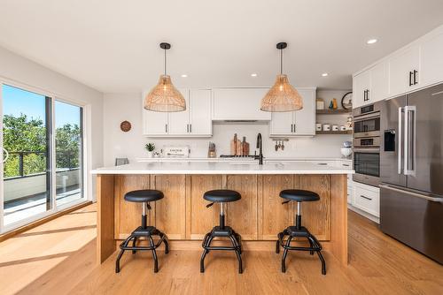 7463 Tronson Road, Vernon, BC - Indoor Photo Showing Kitchen