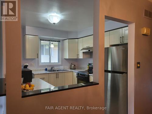 37 Monsarrat Crescent, London, ON - Indoor Photo Showing Kitchen