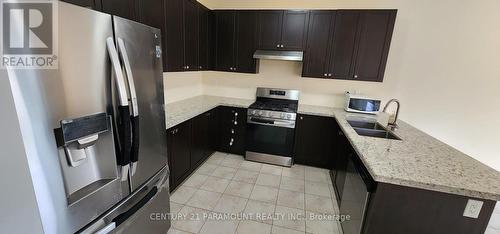 Upper - 981 Black Cherry Drive, Oshawa (Taunton), ON - Indoor Photo Showing Kitchen With Double Sink With Upgraded Kitchen