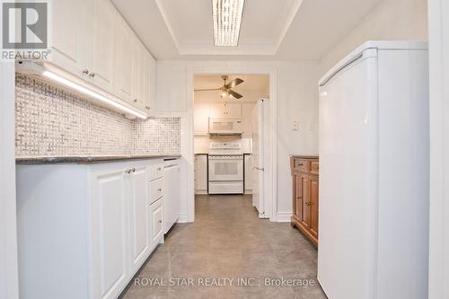 1607 - 1535 Lakeshore Road E, Mississauga, ON - Indoor Photo Showing Kitchen