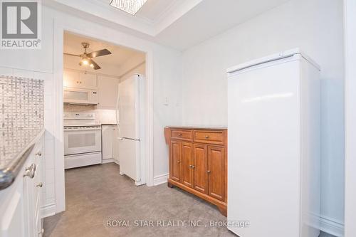 1607 - 1535 Lakeshore Road E, Mississauga, ON - Indoor Photo Showing Kitchen