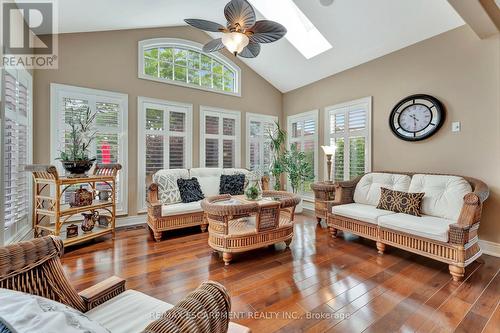 3559 Algonquin Drive, Fort Erie, ON - Indoor Photo Showing Living Room