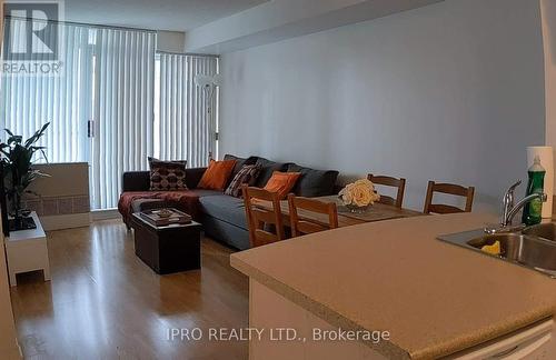 306 - 5508 Yonge Street, Toronto, ON - Indoor Photo Showing Living Room