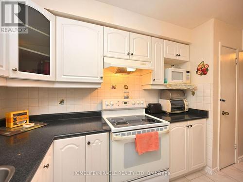 119 - 120 Collins Crescent W, Brampton (Brampton North), ON - Indoor Photo Showing Kitchen