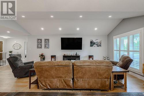 659 James Street, Norfolk, ON - Indoor Photo Showing Living Room