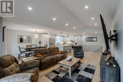 659 James Street, Norfolk, ON - Indoor Photo Showing Living Room